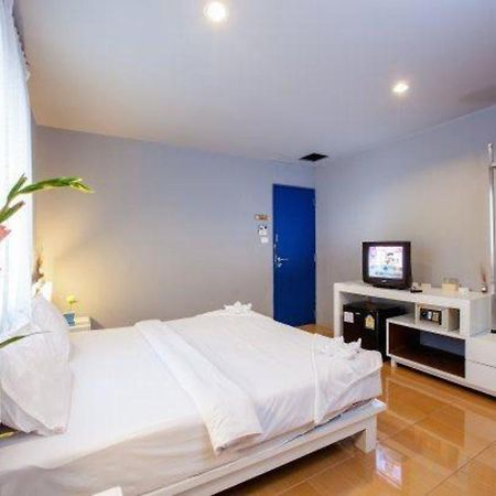 Oyo 292 The Oddy Hip Hotel Patong Esterno foto