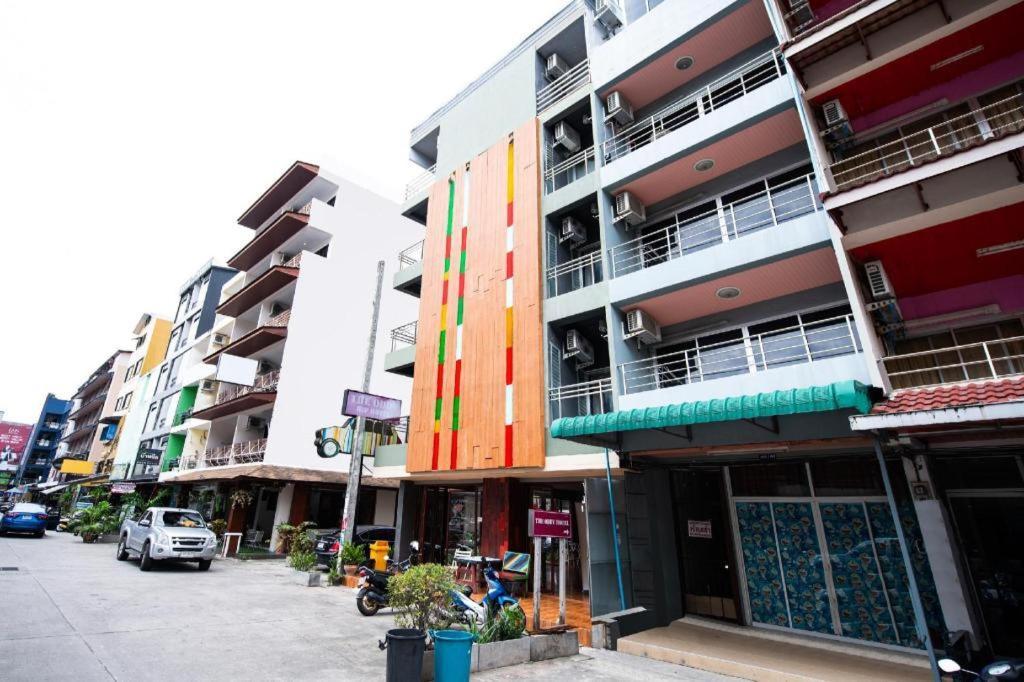 Oyo 292 The Oddy Hip Hotel Patong Esterno foto
