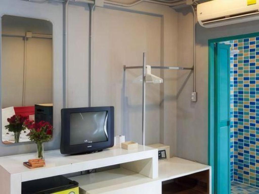 Oyo 292 The Oddy Hip Hotel Patong Esterno foto