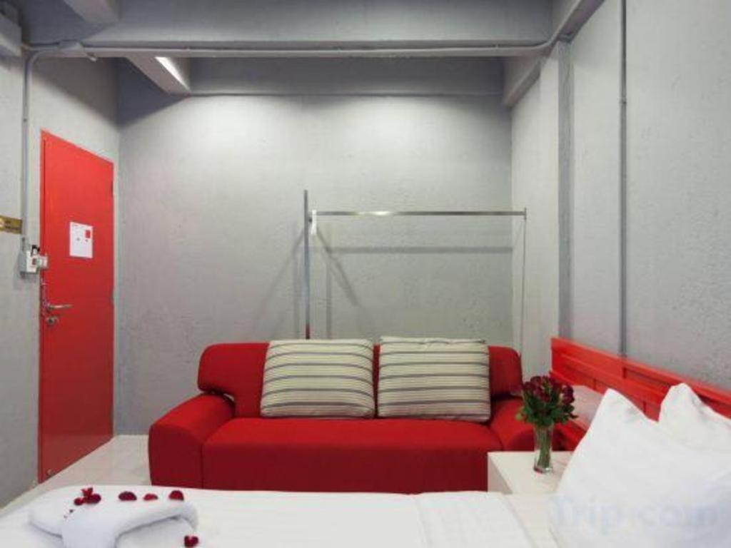 Oyo 292 The Oddy Hip Hotel Patong Esterno foto