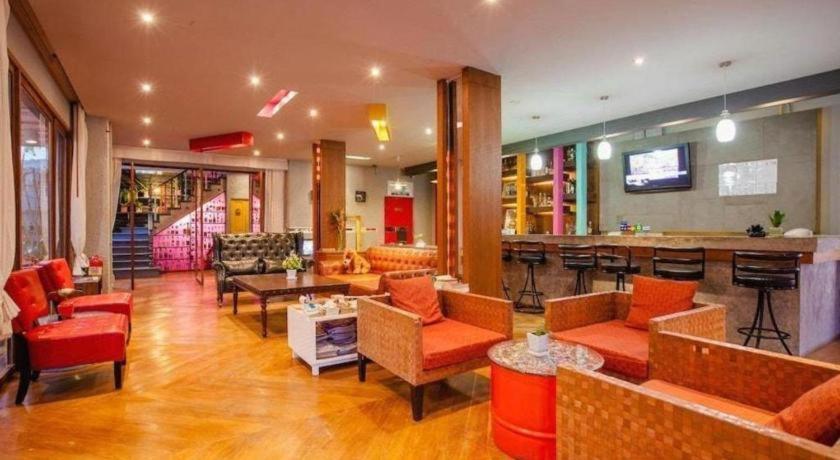 Oyo 292 The Oddy Hip Hotel Patong Esterno foto