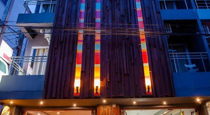 Oyo 292 The Oddy Hip Hotel Patong Esterno foto