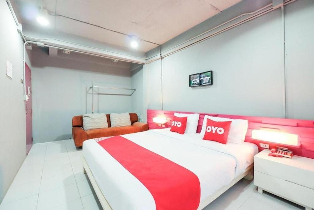 Oyo 292 The Oddy Hip Hotel Patong Esterno foto