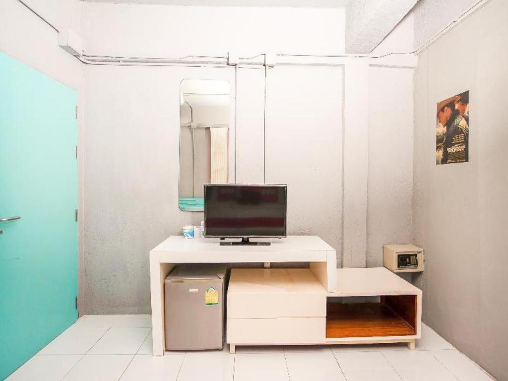 Oyo 292 The Oddy Hip Hotel Patong Esterno foto