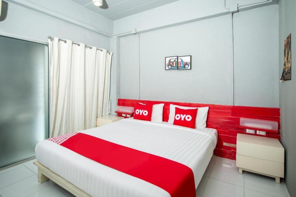 Oyo 292 The Oddy Hip Hotel Patong Esterno foto