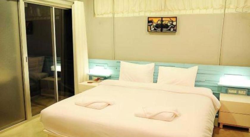 Oyo 292 The Oddy Hip Hotel Patong Esterno foto