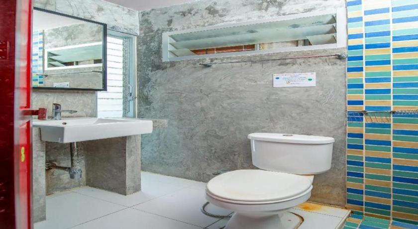 Oyo 292 The Oddy Hip Hotel Patong Esterno foto