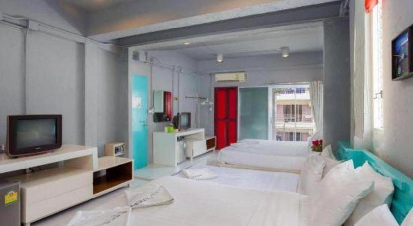 Oyo 292 The Oddy Hip Hotel Patong Esterno foto