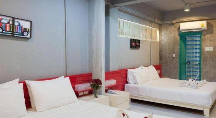 Oyo 292 The Oddy Hip Hotel Patong Esterno foto