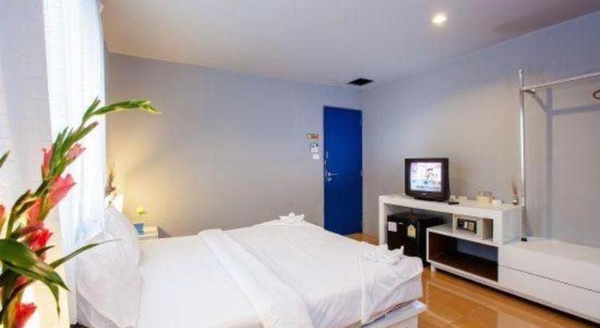 Oyo 292 The Oddy Hip Hotel Patong Esterno foto