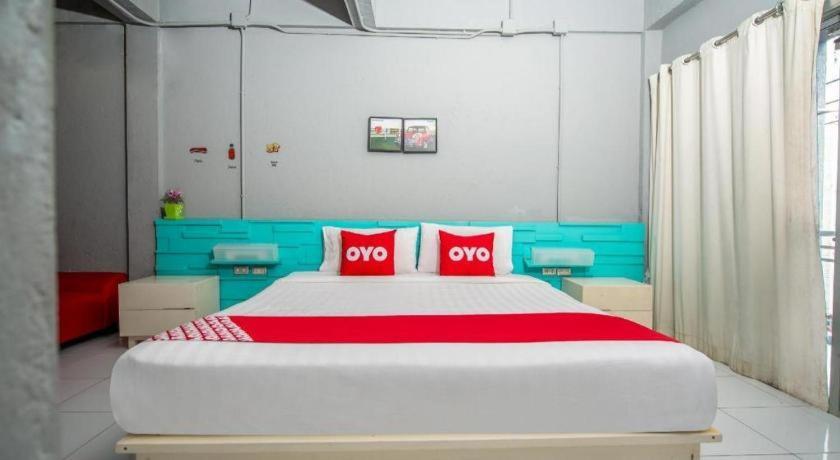 Oyo 292 The Oddy Hip Hotel Patong Esterno foto
