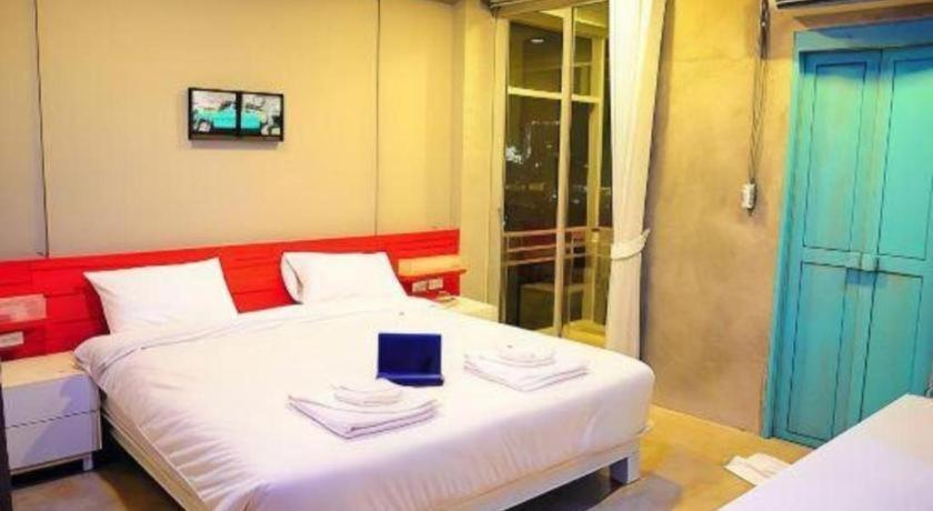 Oyo 292 The Oddy Hip Hotel Patong Esterno foto