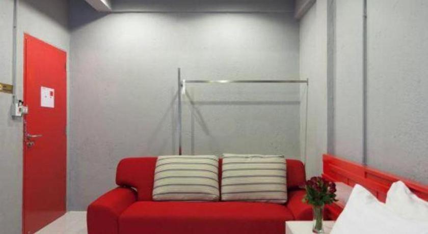 Oyo 292 The Oddy Hip Hotel Patong Esterno foto