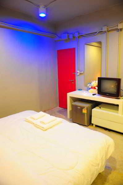 Oyo 292 The Oddy Hip Hotel Patong Esterno foto